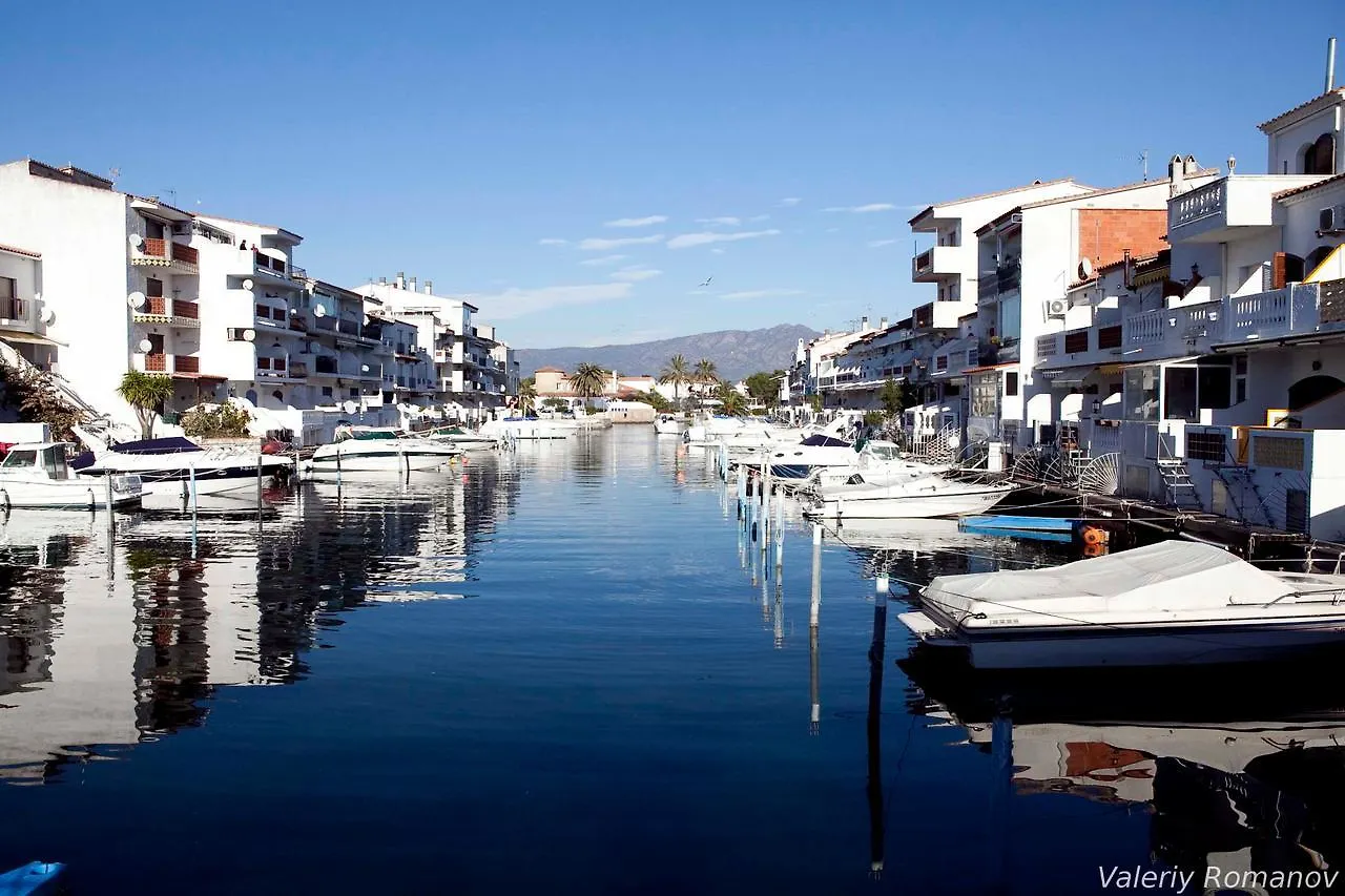 Port 27 Apartment Empuriabrava Spain